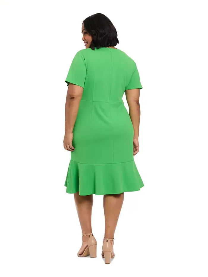 Платье с запахом и воланами по подолу Plus Size London Times — изображение 2 из 6, зеленый