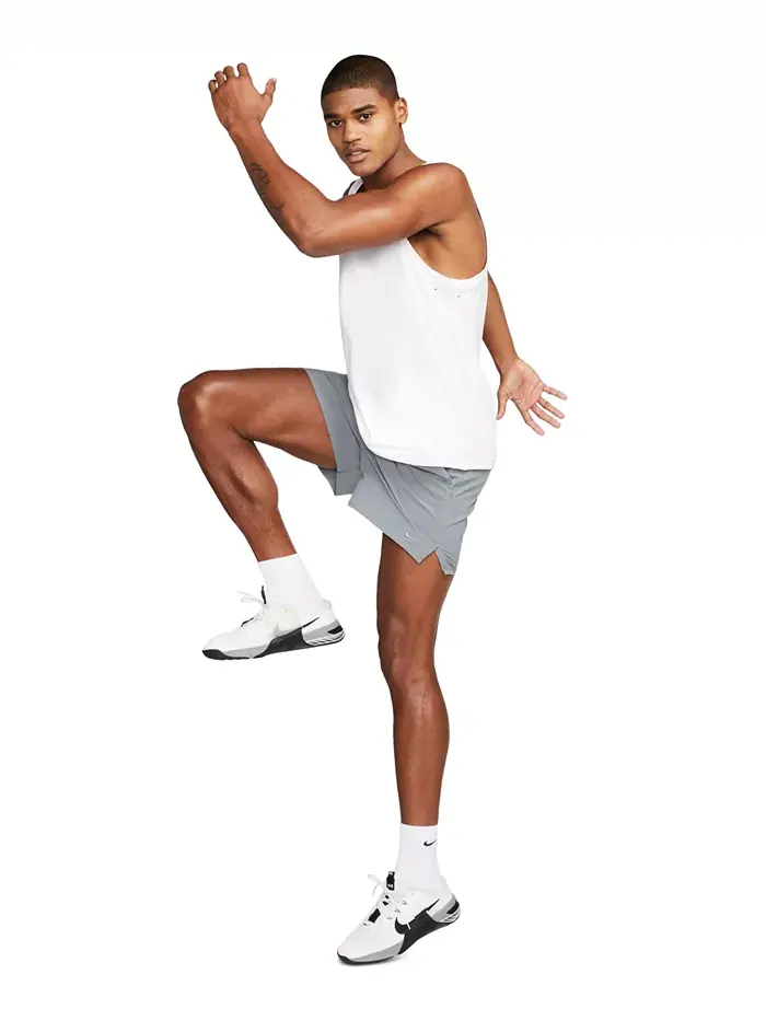Мужские шорты Unlimited Dri-FIT Versatile 5" Nike — изображение 3 из 7, серый//черный