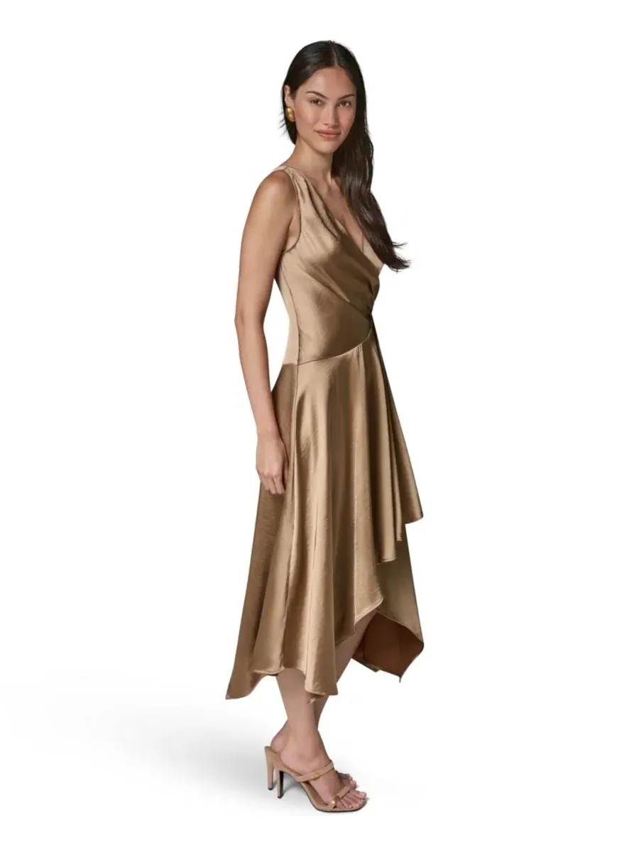 Платье-трапеция из сатина без рукавов с драпировкой Donna Karan New York — изображение 2 из 6, верблюжий
