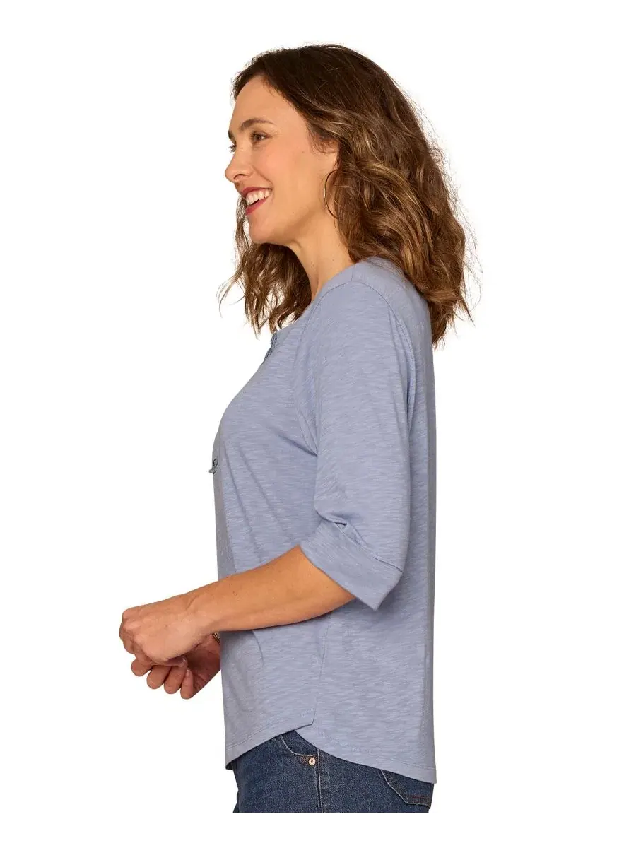 Топ с хенли-вырезом Petite Henley Neck Pull-On Knit Top Democracy — изображение 2 из 3, синий