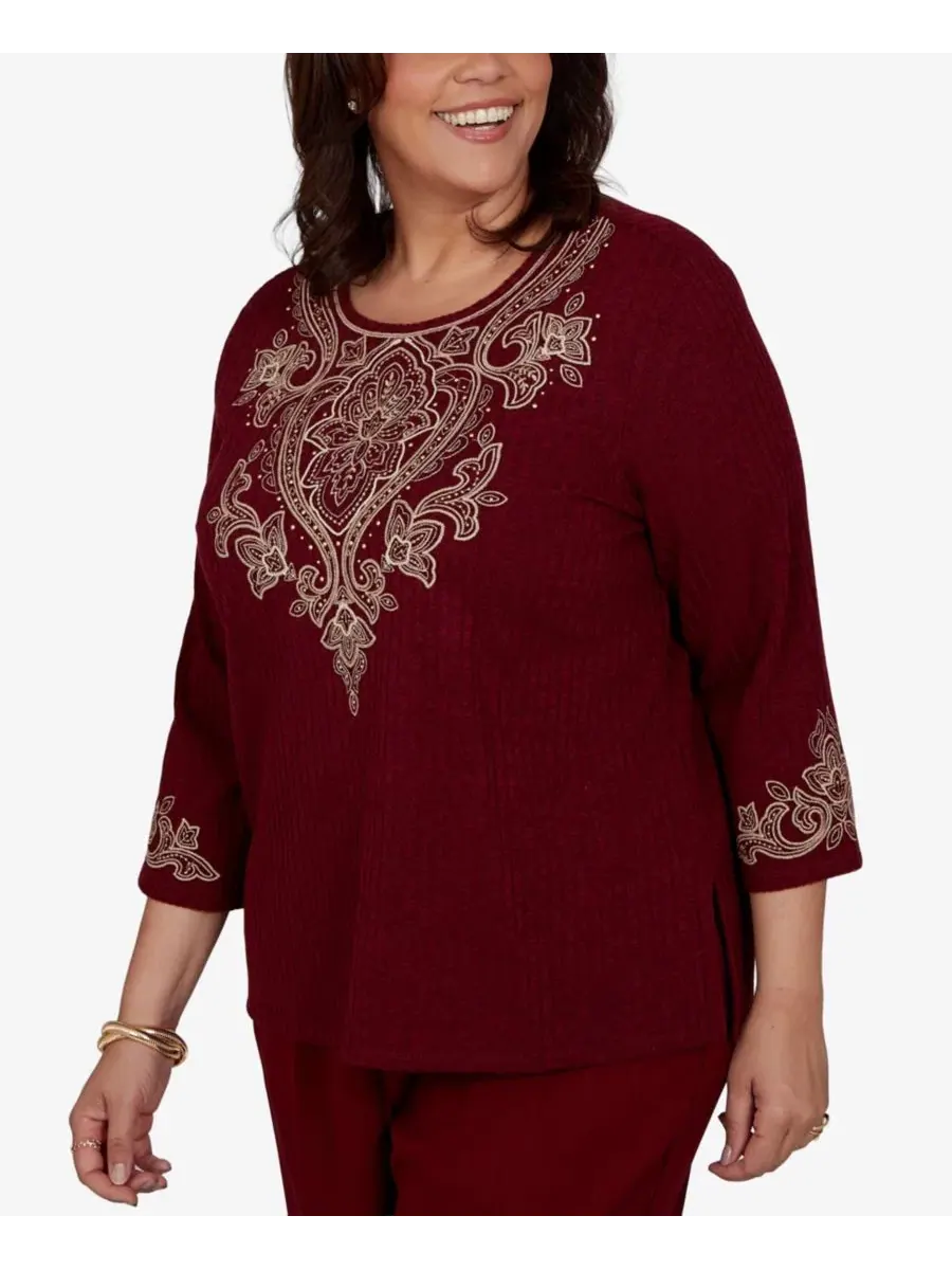 Топ с вышивкой и рукавами 3/4, Plus Size Union Square Scroll-Embroidered Alfred Dunner — изображение 2 из 5, клюквенный