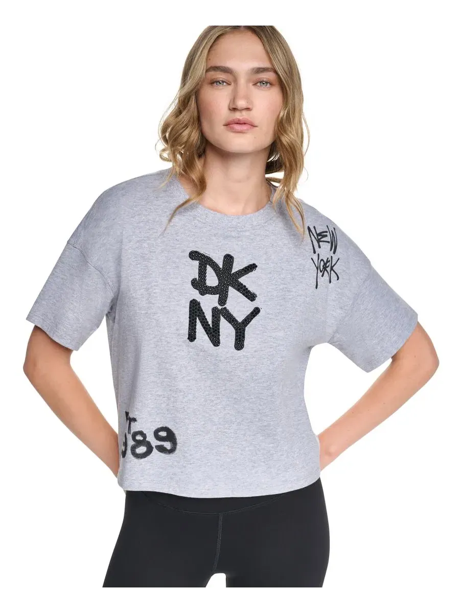 Футболка женская укороченная с принтом Graffiti Logo DKNY Sport — изображение 2 из 7, серый