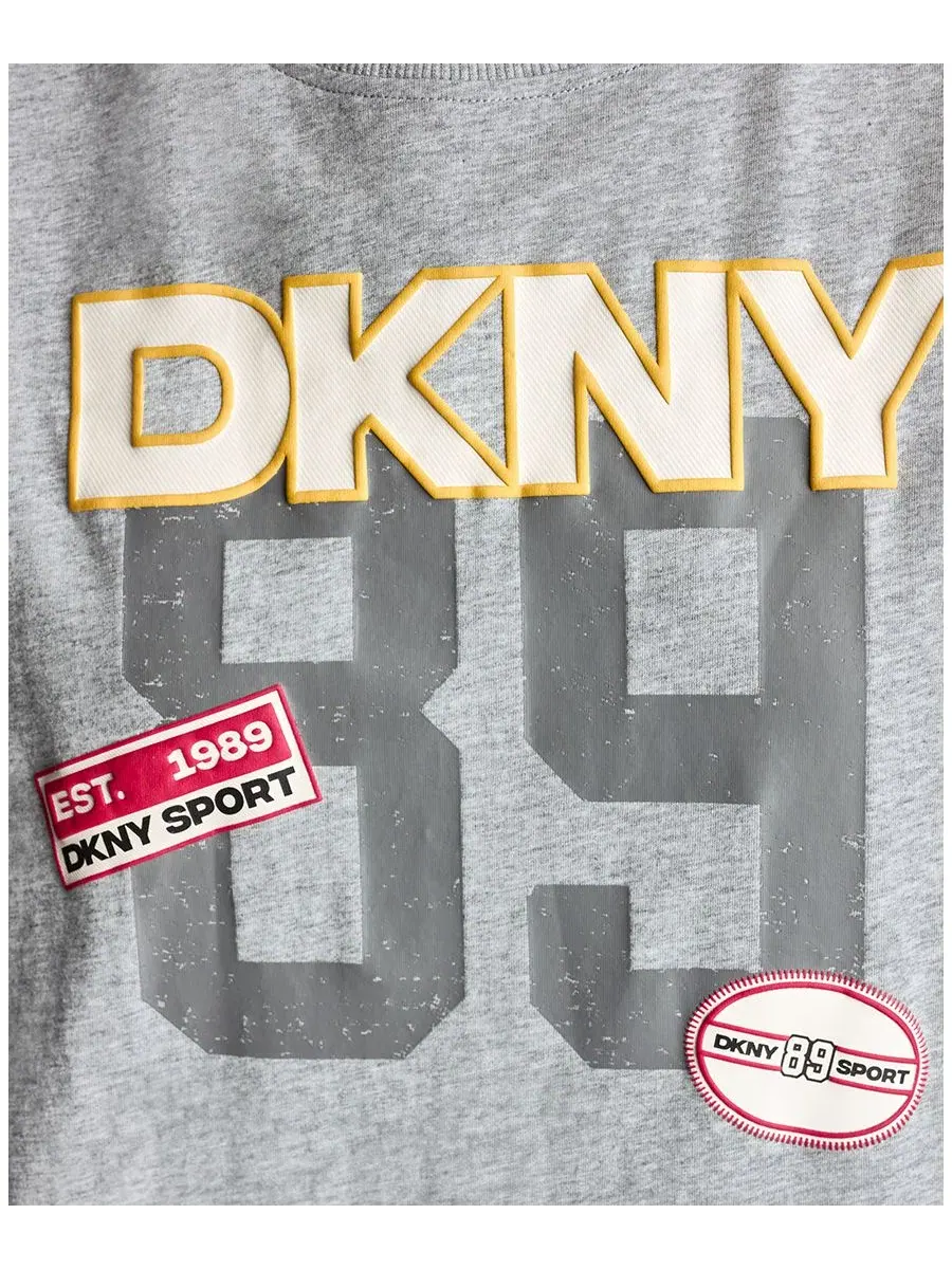 Футболка с принтом Campus Patch DKNY Sport — изображение 5 из 5, серый