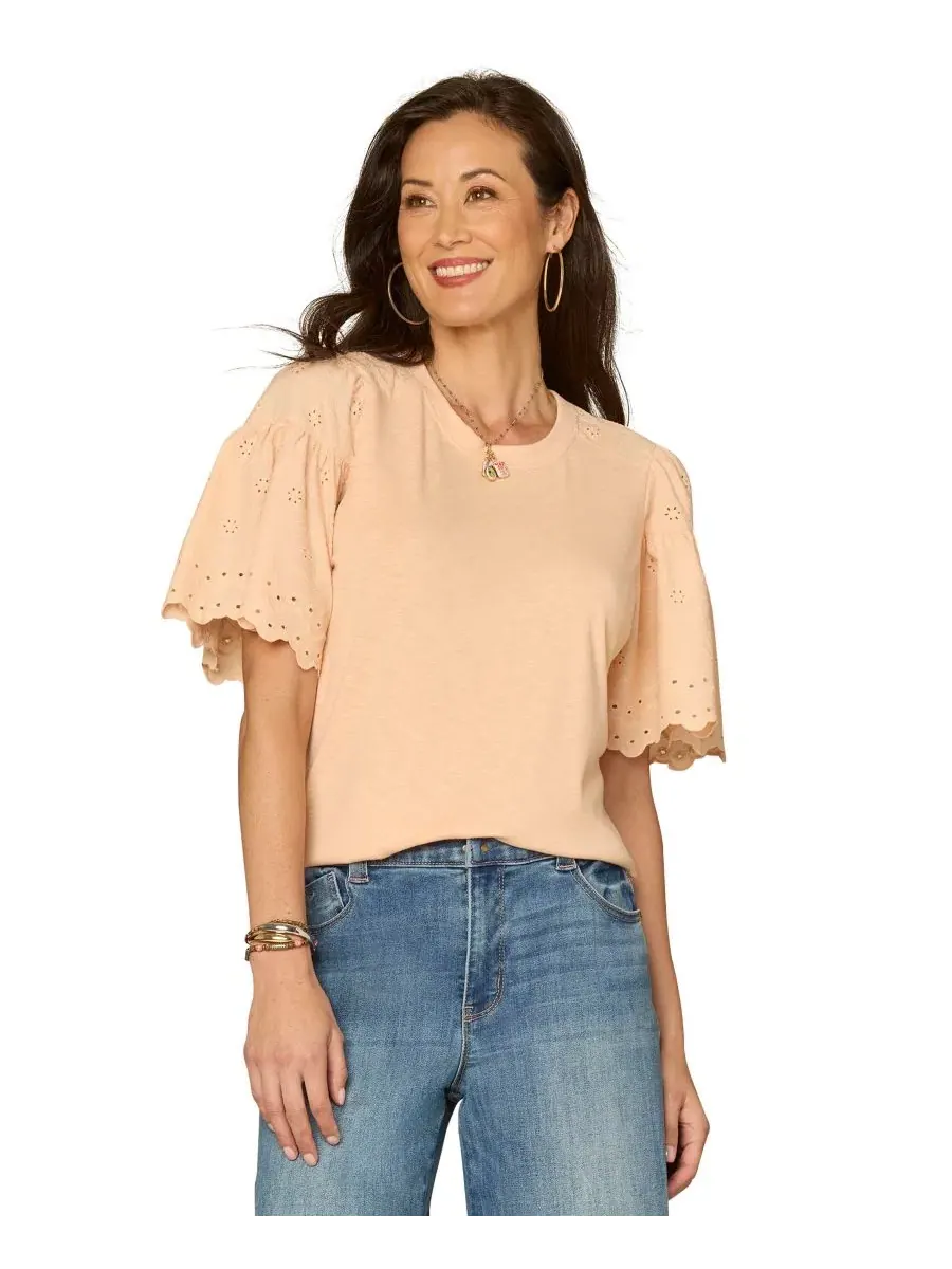 Топ с объемными рукавами 3/4 и округлым вырезом, модель Petite Puff-Sleeve Crewneck Shirttail Hem — изображение 1 из 3