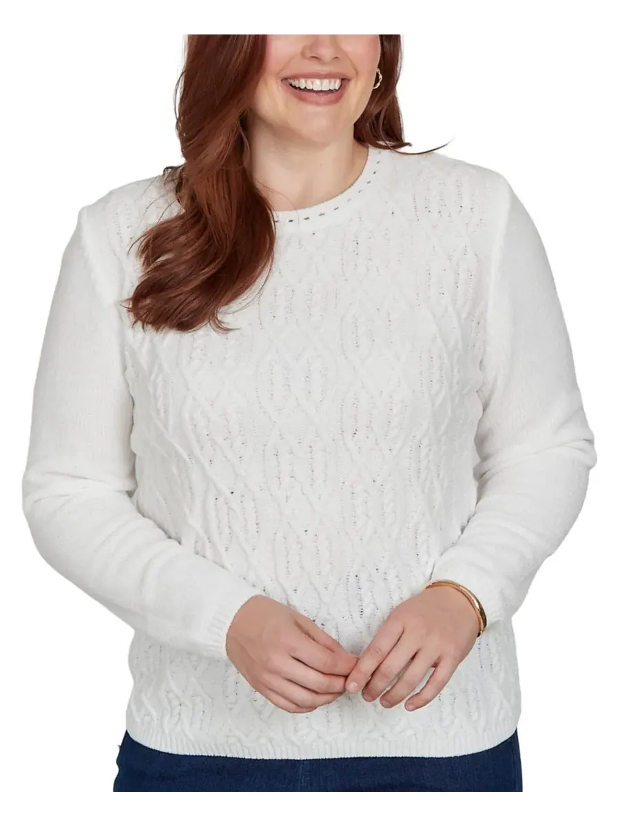 Свитер с кабельным узором и воротником-стойкой Petite Cable-Knit Crewneck Pullover Alfred Dunner — изображение 6 из 6, белый