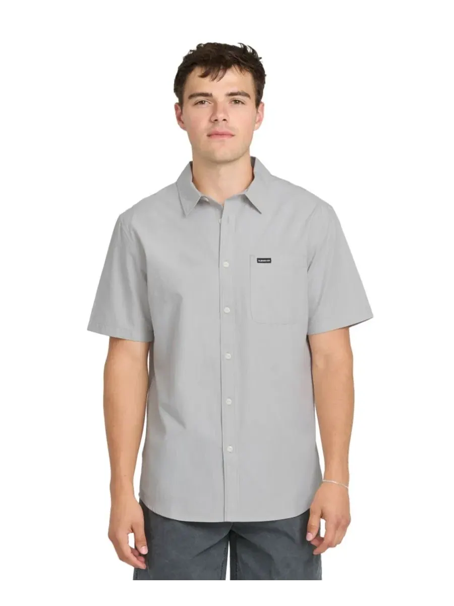 Мужская классическая рубашка с коротким рукавом Shore Break Quiksilver — изображение 1 из 3, серый