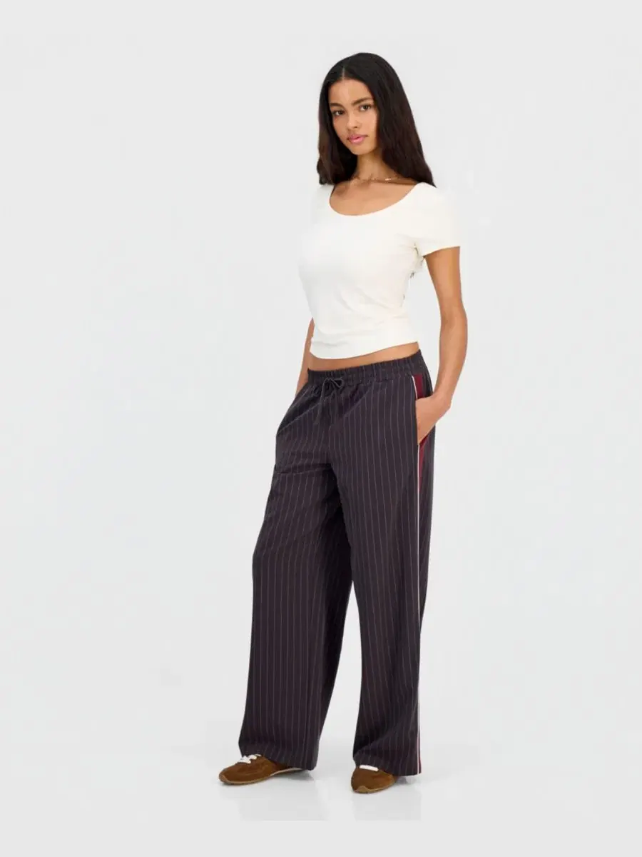 Штаны на кулиске в полоску Juniors' Striped Drawstring Pants Sincerely Jules — черный