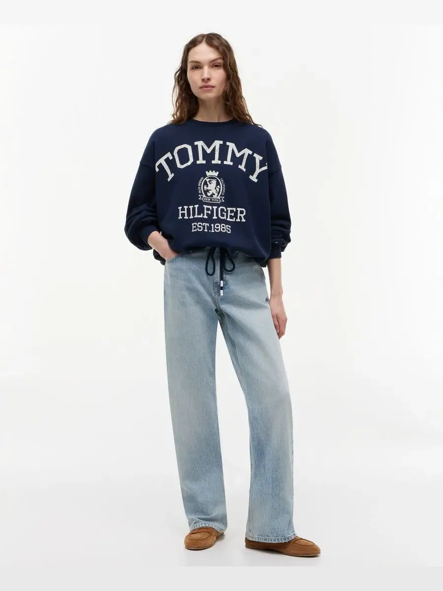 Свитшот женский с круглым вырезом и длинным рукавом Tommy Hilfiger — изображение 2 из 4, темный темно-синий