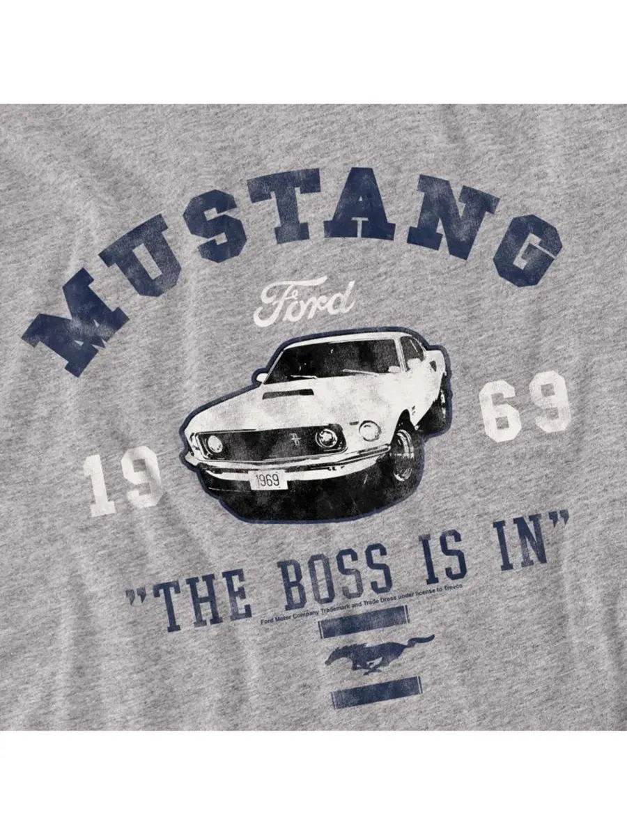 Футболка с принтом The Boss Is In Mustang — изображение 3 из 3, приглушенный