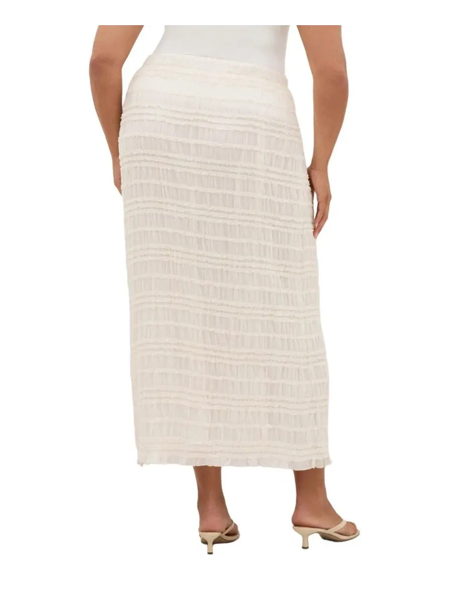 Платье-макси на резинке с рюшами Emelia High-Waisted Maxi Shirred Skirt City Chic — изображение 2 из 5, крем