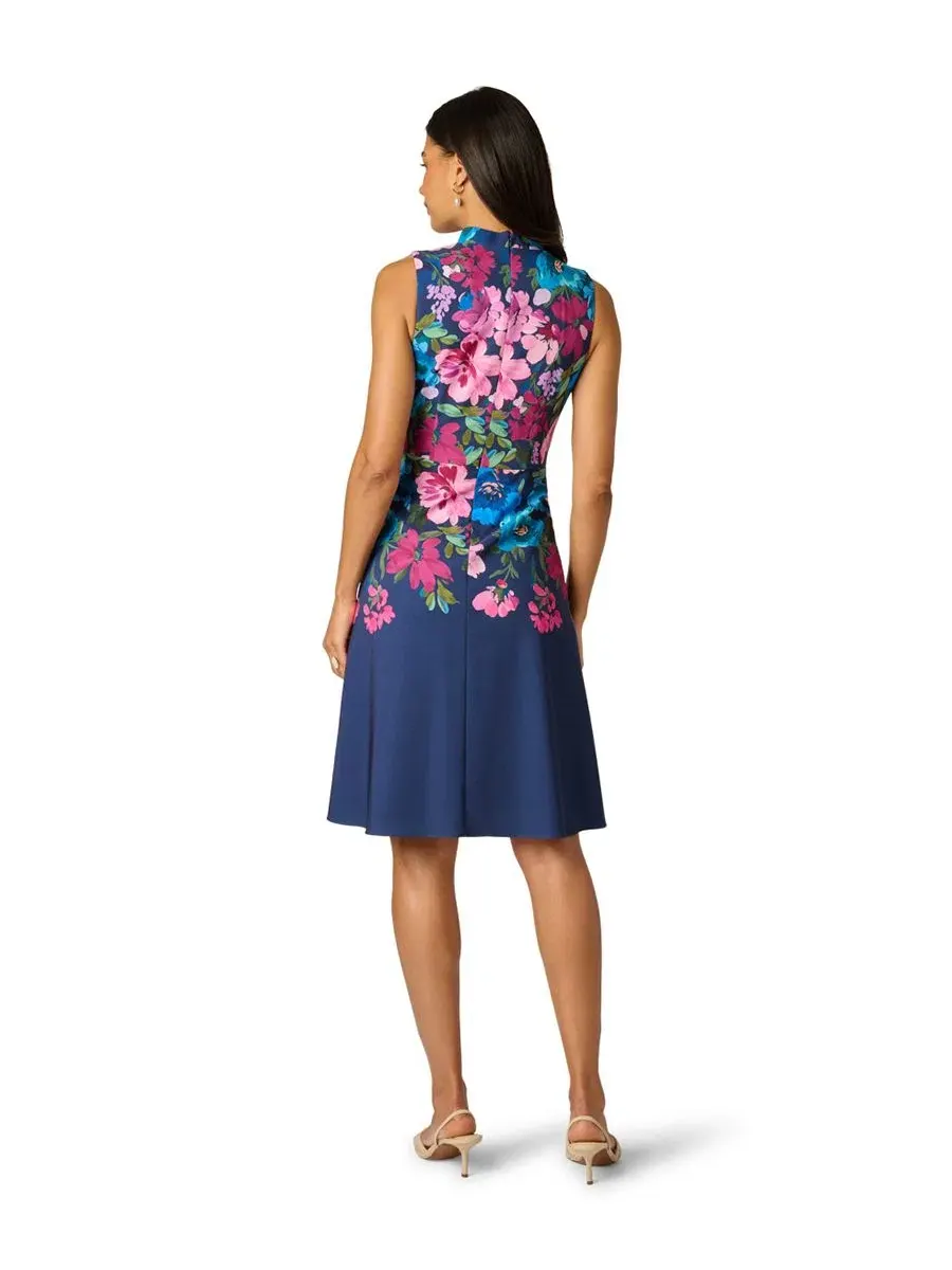 Платье миди без рукавов с цветочным принтом Petite Border Floral V-Neck Midi Dress Adrianna Papell — изображение 5 из 5