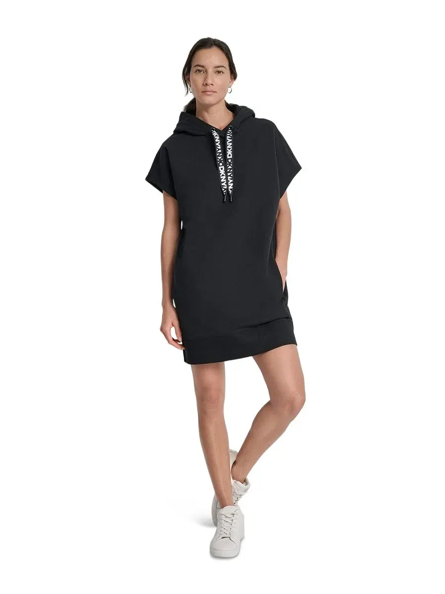 Платье-худи с капюшоном и карманами DKNY Sport — изображение 1 из 4, черный