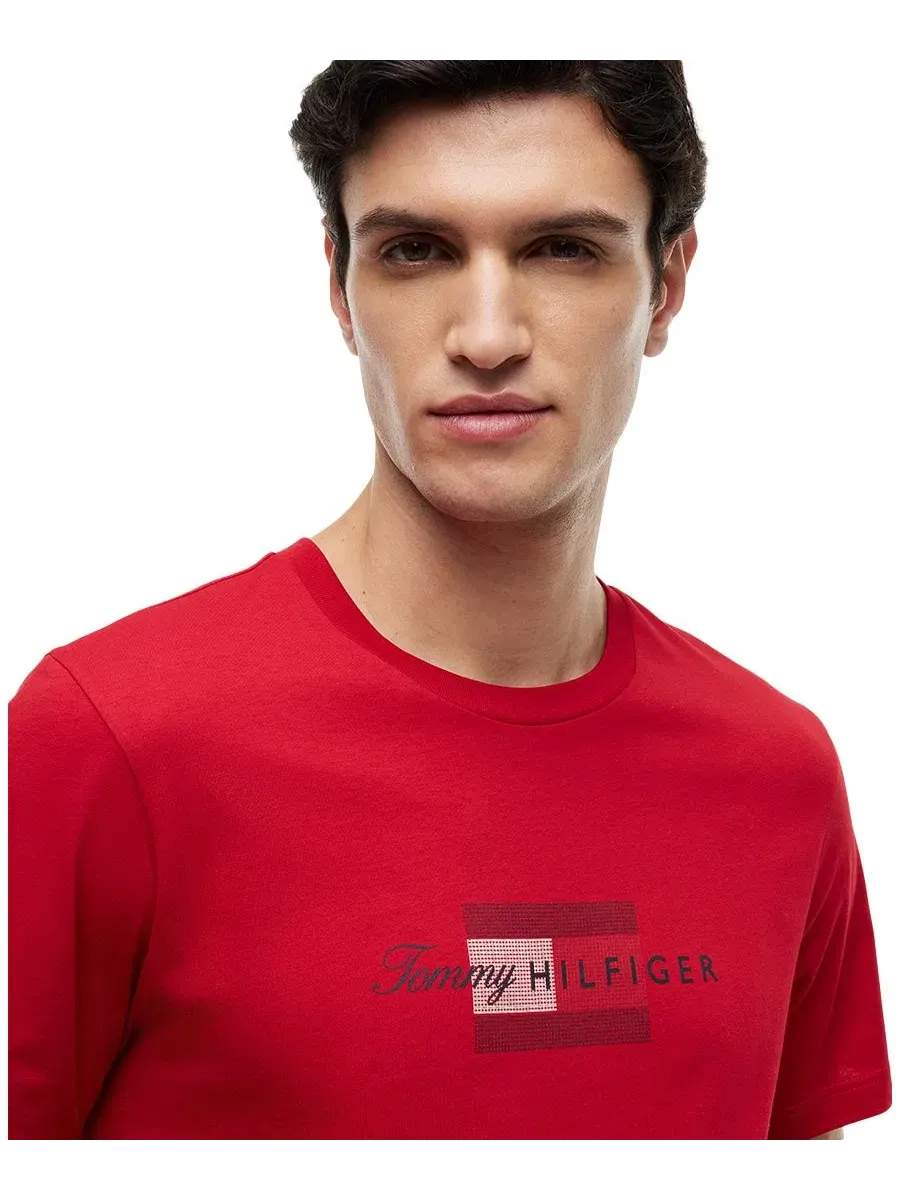 Футболка мужская свободного кроя Script Flag Tommy Hilfiger — изображение 3 из 4, красный