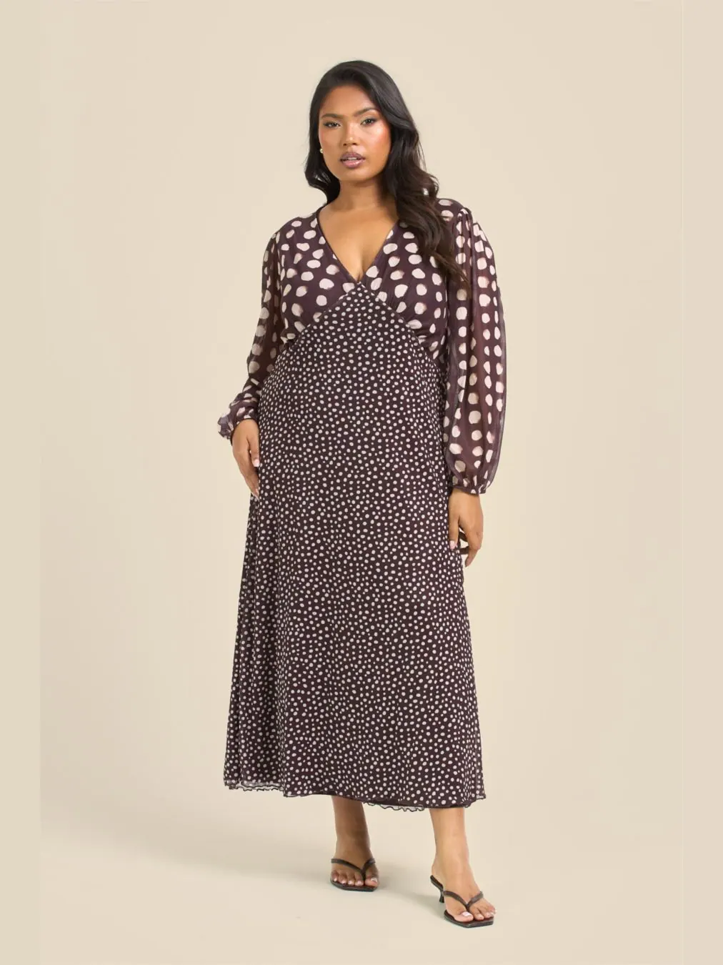 Женское миди-платье в горошек из сетчатой ткани FASHION-SZN CURVE — коричневый