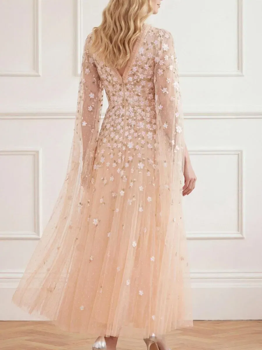 Платье-макси с длинным рукавом, с цветочной вышивкой Camellia Ditsy Cape Sleeve Ankle Gown Needle & — изображение 4 из 5