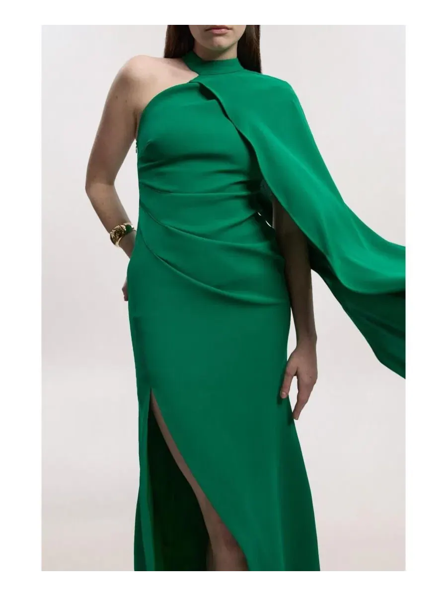 Женское длинное платье на одно плечо с рукавами-кейпами Karen Millen — изображение 5 из 5, зеленый