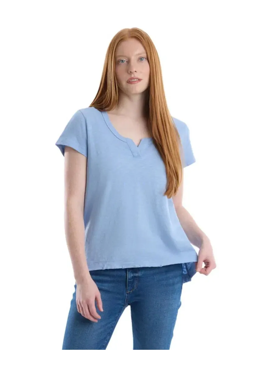 Женская футболка WILT с коротким рукавом, планкой и асимметричным низом WILT Clothing — изображение 1 из 9, синий