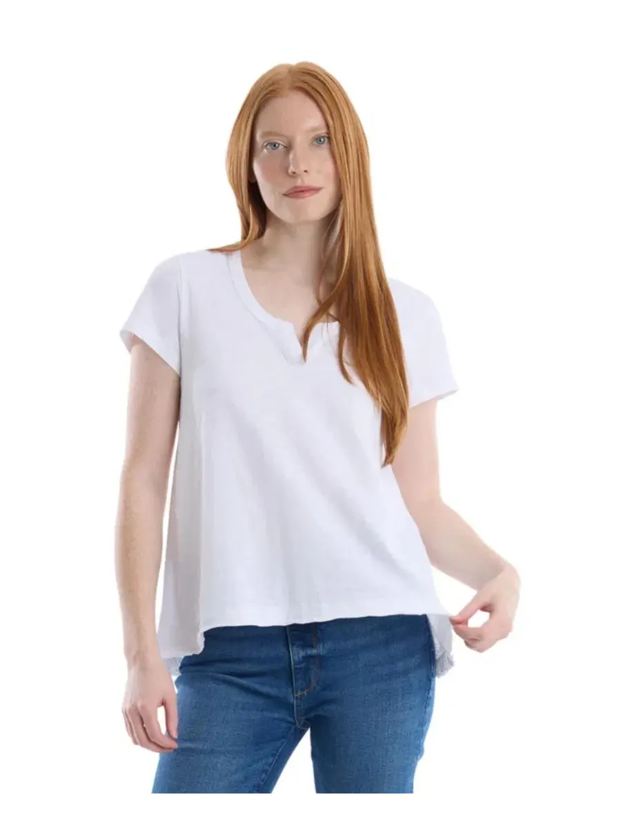 Женская футболка WILT с коротким рукавом, планкой и асимметричным низом WILT Clothing — изображение 1 из 9, белый