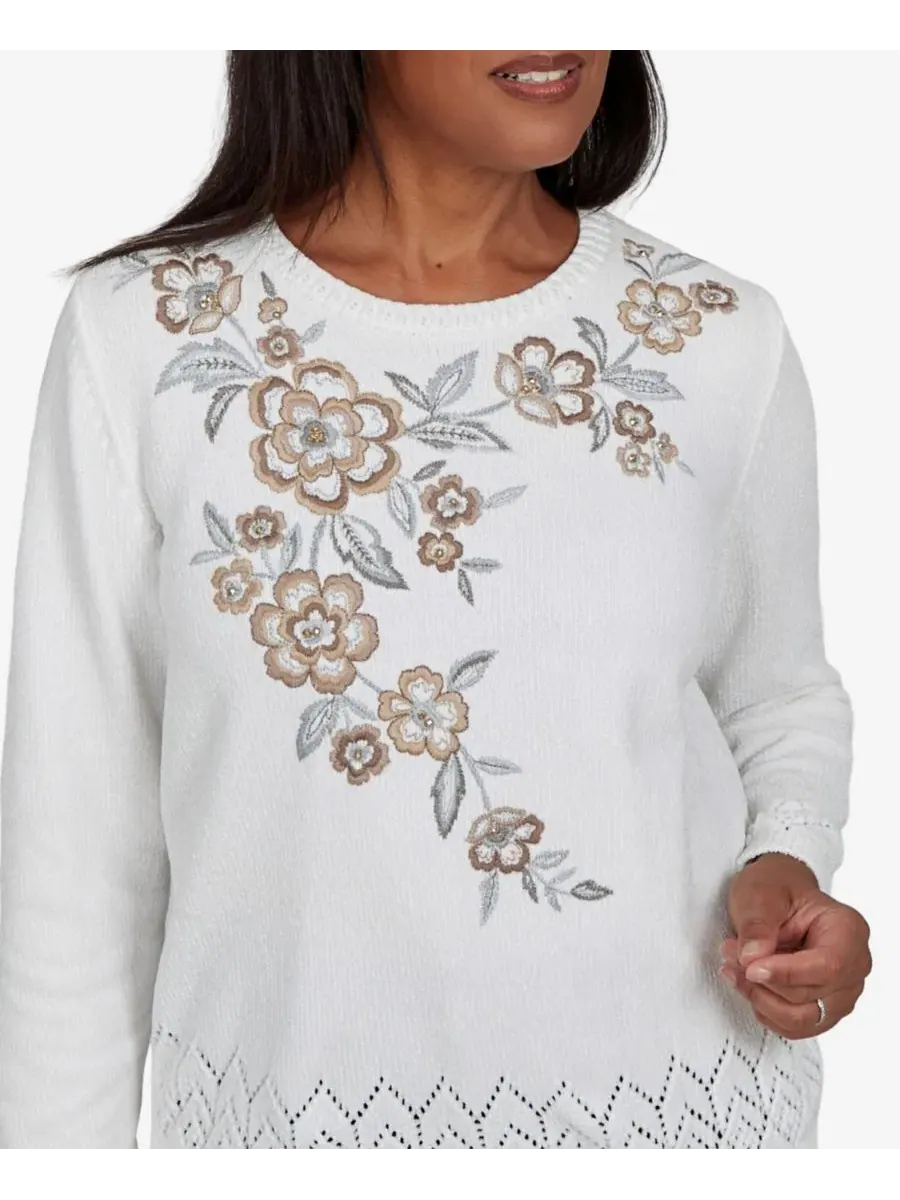Женский свитер с вышивкой и цветочным узором Classic Embroidered Floral Textured Chenille Sweater — изображение 4 из 5, белый