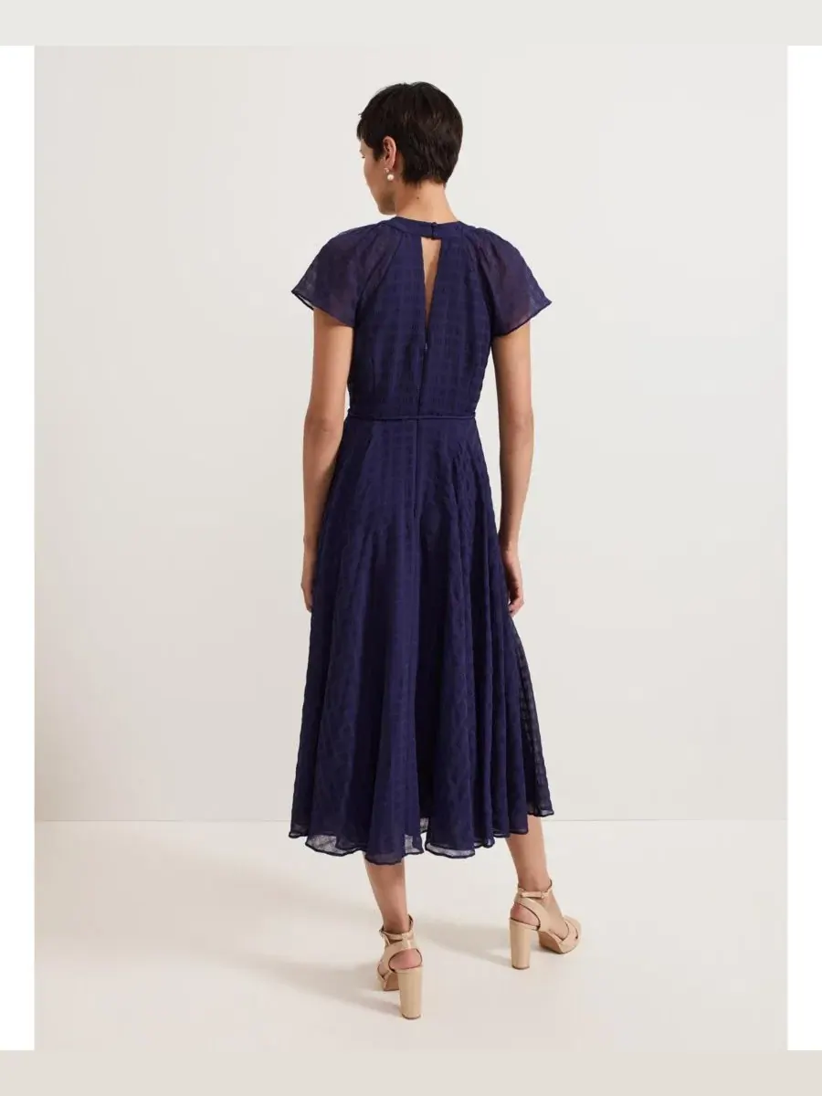 Платье миди с зауженным кроем Gwen Pleated Textured Phase Eight — изображение 4 из 8, темно-синий