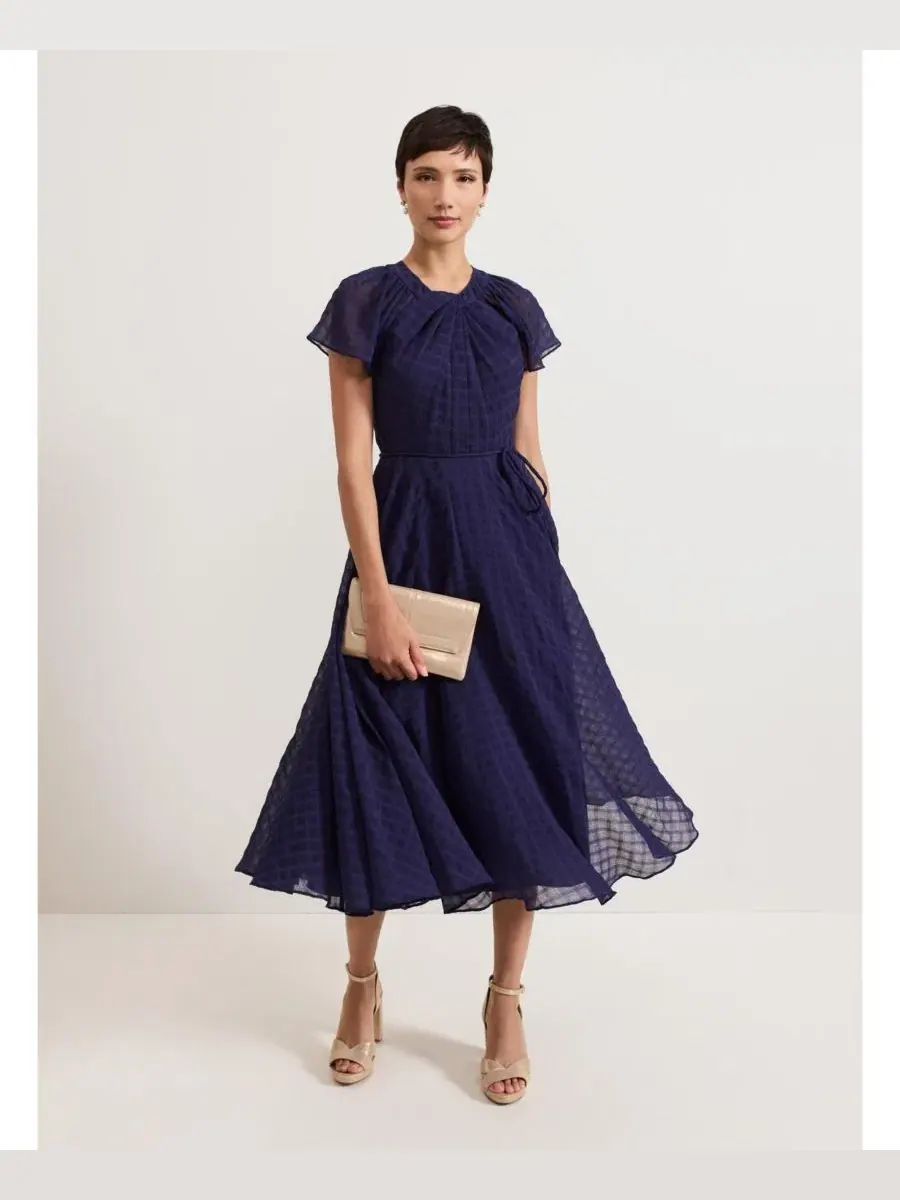 Платье миди с зауженным кроем Gwen Pleated Textured Phase Eight — изображение 6 из 8, темно-синий
