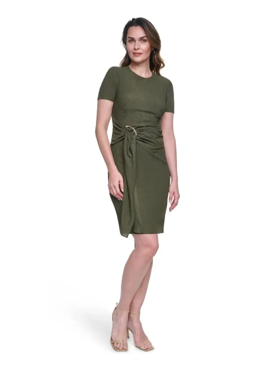 Платье-мини с драпированной талией и коротким рукавом, модель Petite Textured Knit Draped Waist — изображение 1 из 4