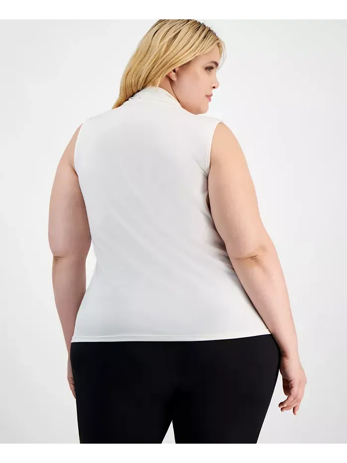 Женская блузка без рукавов с плиссировкой и V-образным вырезом Plus Size Anne Klein — изображение 2 из 4, белый