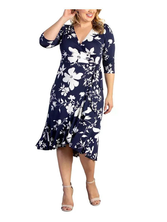 Платье-миди с запахом и воланами Plus Size Flirty Flounce с рукавами 3/4 Kiyonna — изображение 2 из 5, темно-синий