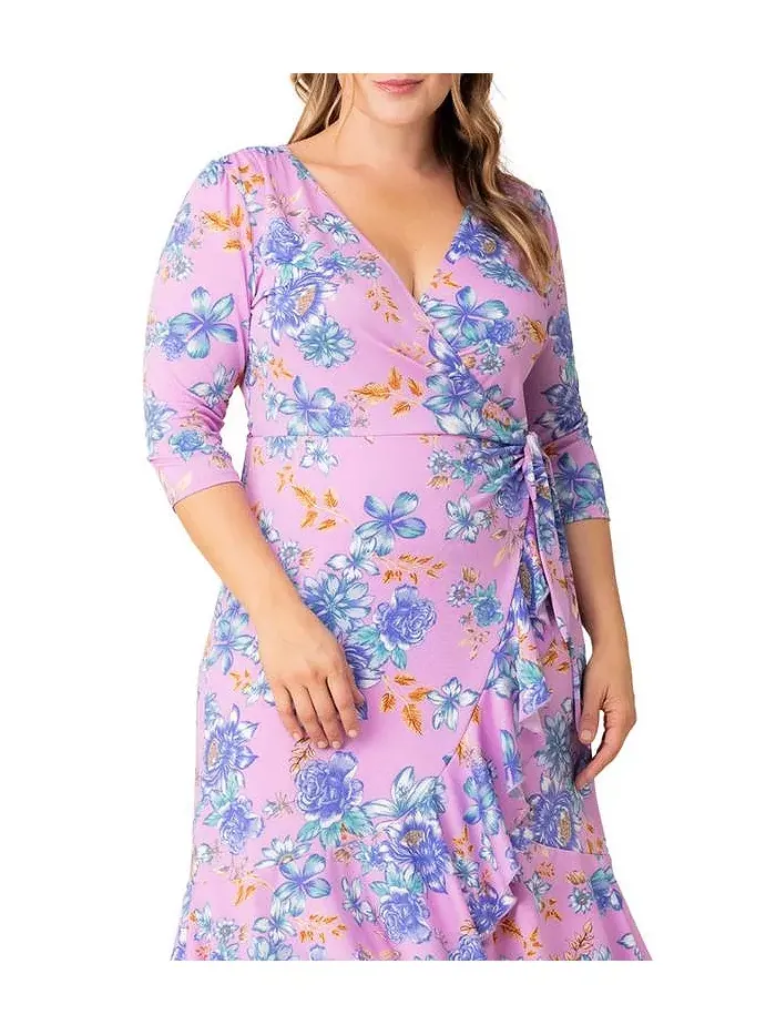 Платье-миди с запахом и воланами Plus Size Flirty Flounce с рукавами 3/4 Kiyonna — изображение 3 из 5, лиловый