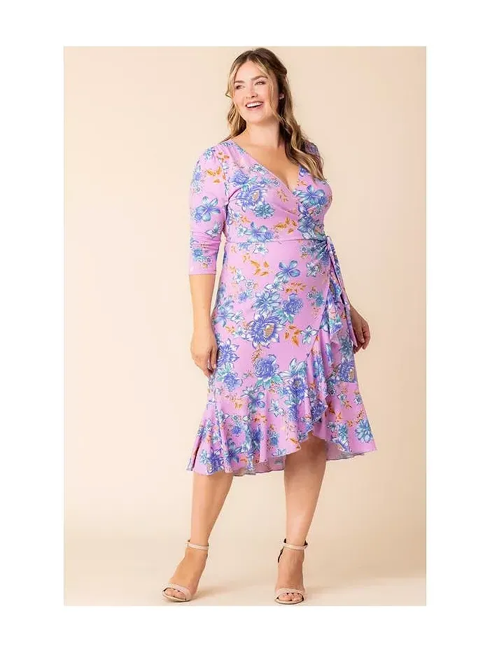 Платье-миди с запахом и воланами Plus Size Flirty Flounce с рукавами 3/4 Kiyonna — изображение 5 из 5, лиловый