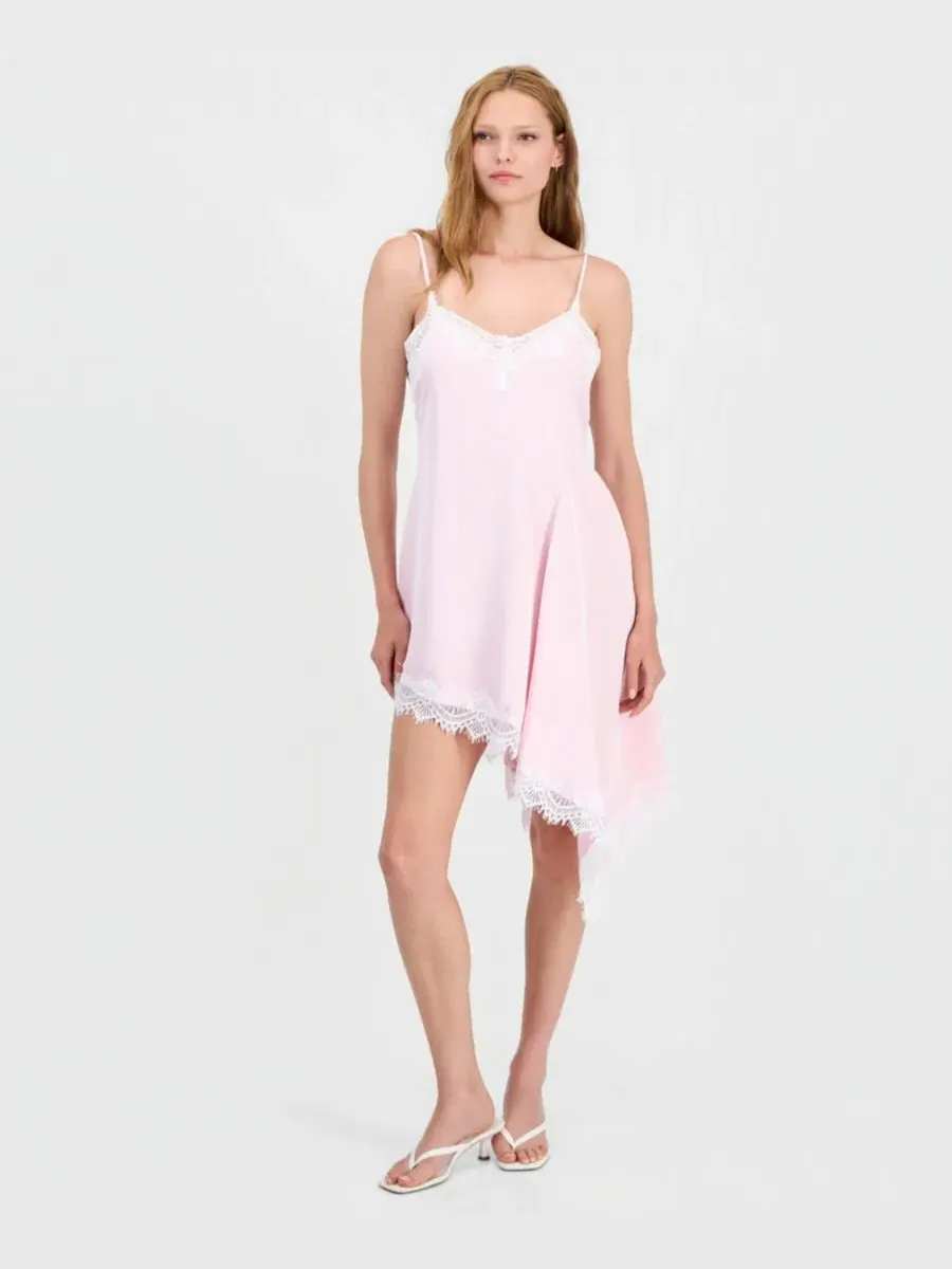 Платье-комбинация из атласа с асимметричным подолом, модель Asymmetrical Satin Slip Dress Bar III — изображение 1 из 5