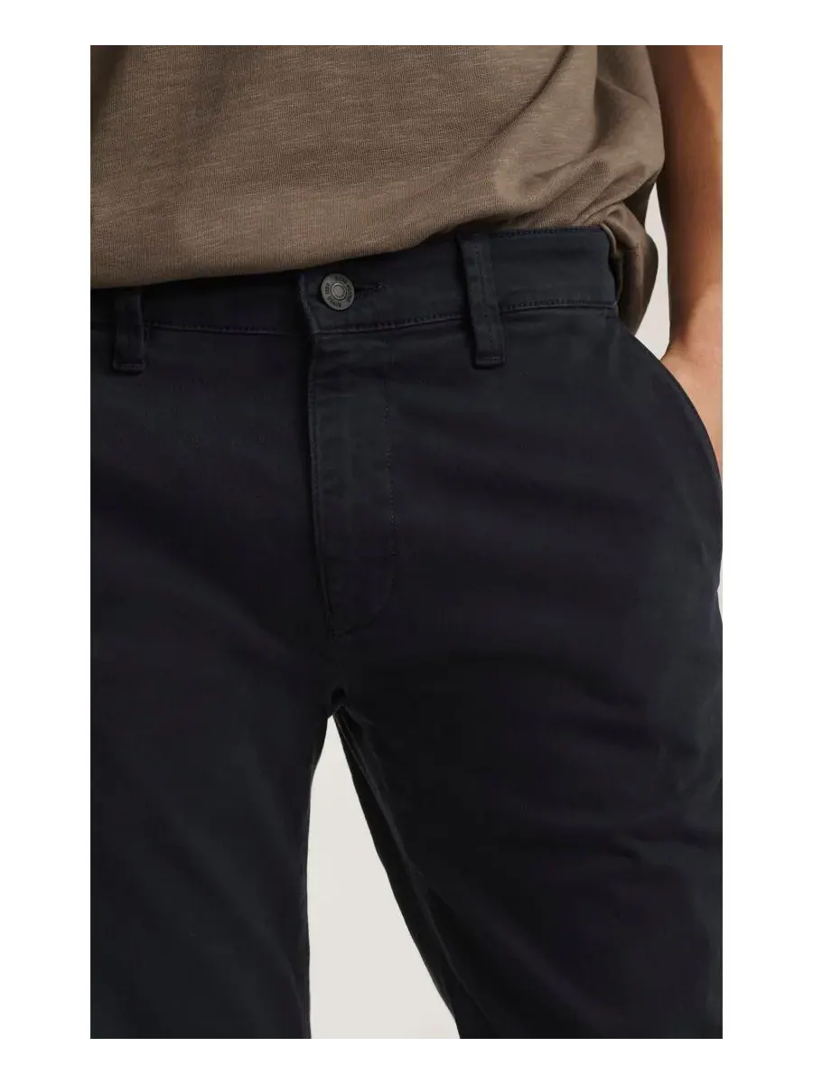 Мужские брюки-чиносы Milton Slim Straight из твила в повседневном стиле Mavi Jeans — изображение 4 из 5, темный темно-синий