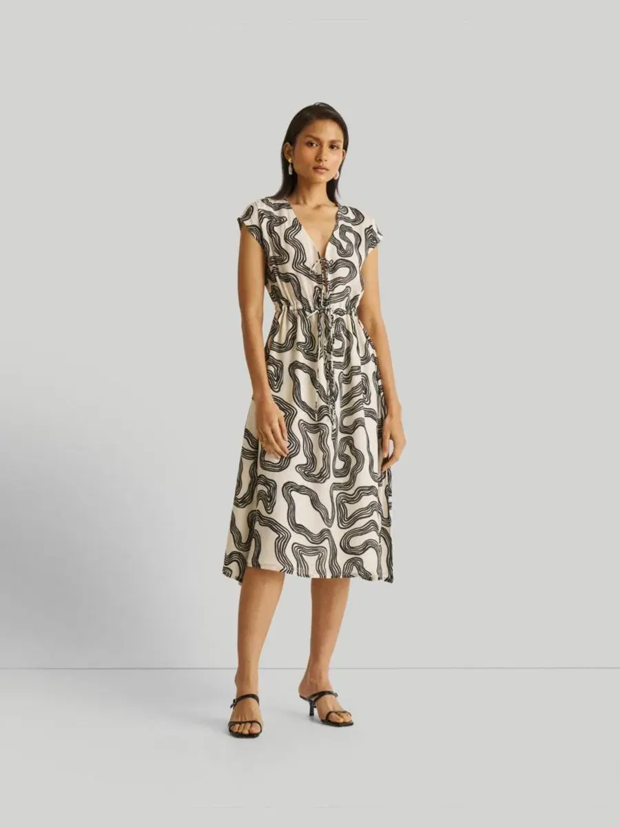 Платье с глубоким V-вырезом, модель Deep V-neck Gathered Dress Reistor — изображение 1 из 9, кремовый