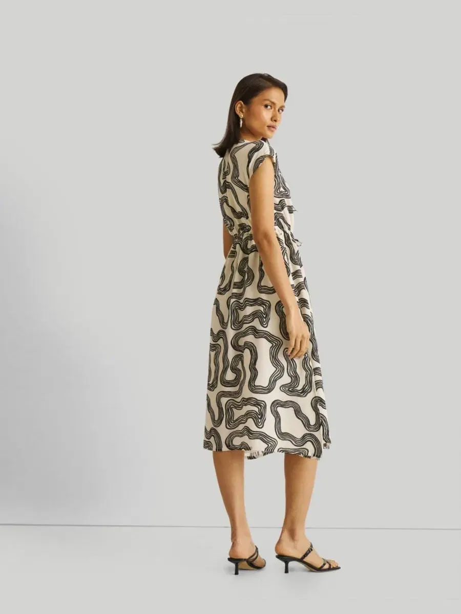 Платье с глубоким V-вырезом, модель Deep V-neck Gathered Dress Reistor — изображение 2 из 9, кремовый