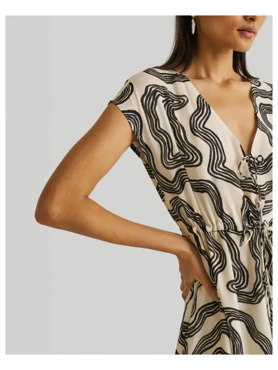 Платье с глубоким V-вырезом, модель Deep V-neck Gathered Dress Reistor — изображение 5 из 9, кремовый