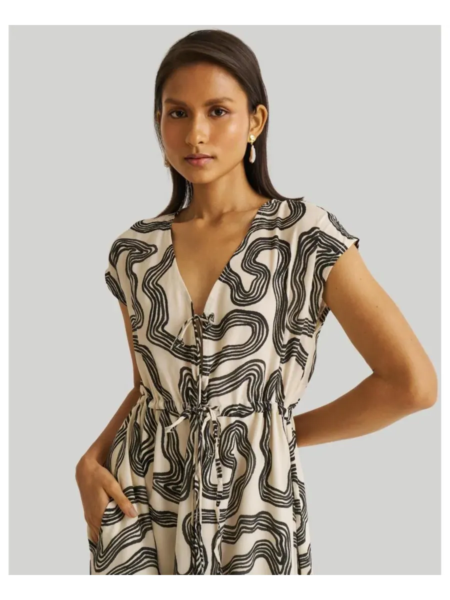 Платье с глубоким V-вырезом, модель Deep V-neck Gathered Dress Reistor — изображение 6 из 9, кремовый