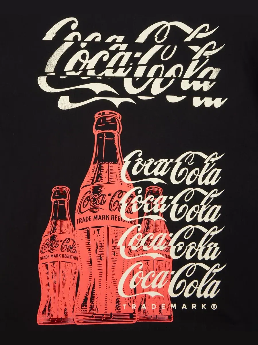 Футболка свободного кроя с графическим принтом Coca-Cola Mode of One — изображение 6 из 6, глубокий черный