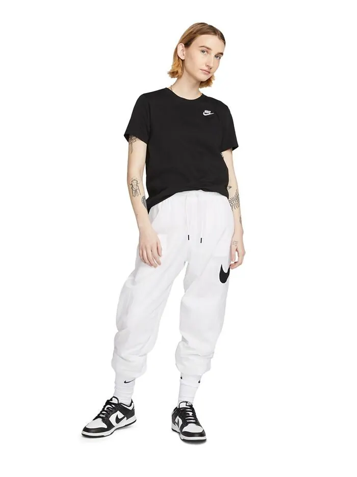 Женская футболка Sportswear Club Essentials Nike — изображение 2 из 4, черный