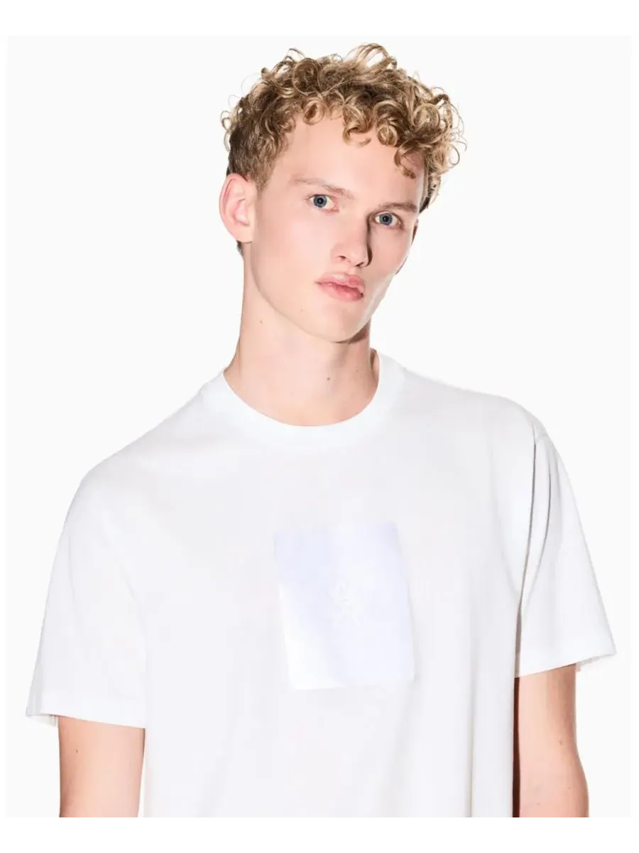Мужская футболка с коротким рукавом из атласной ткани в квадратной форме A|X Armani Exchange — изображение 4 из 5, белый