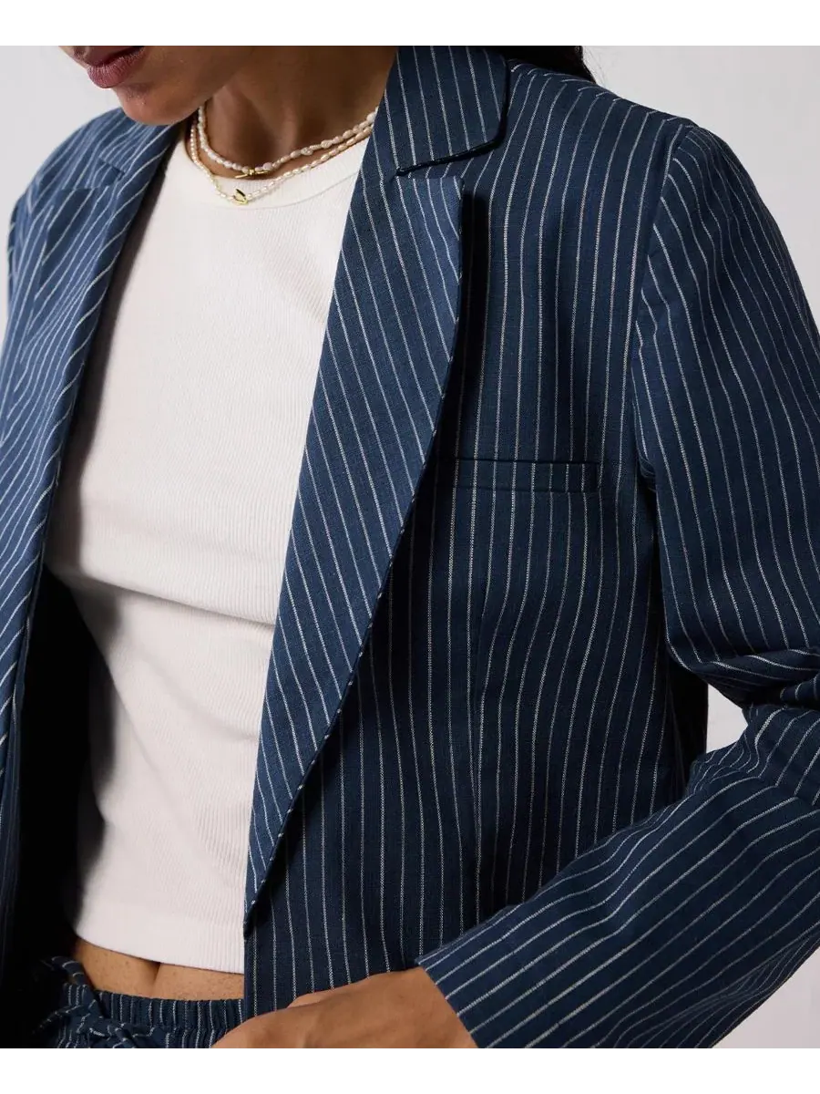 Женский пиджак Weekday Blazer Reistor — изображение 4 из 8, нет цвета