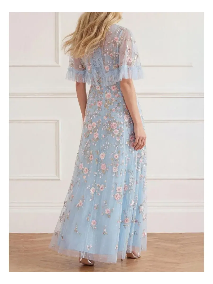 Платье-макси с накидкой Eden Rose Cape Ankle Gown Needle & Thread — изображение 3 из 5, голубой/мульти