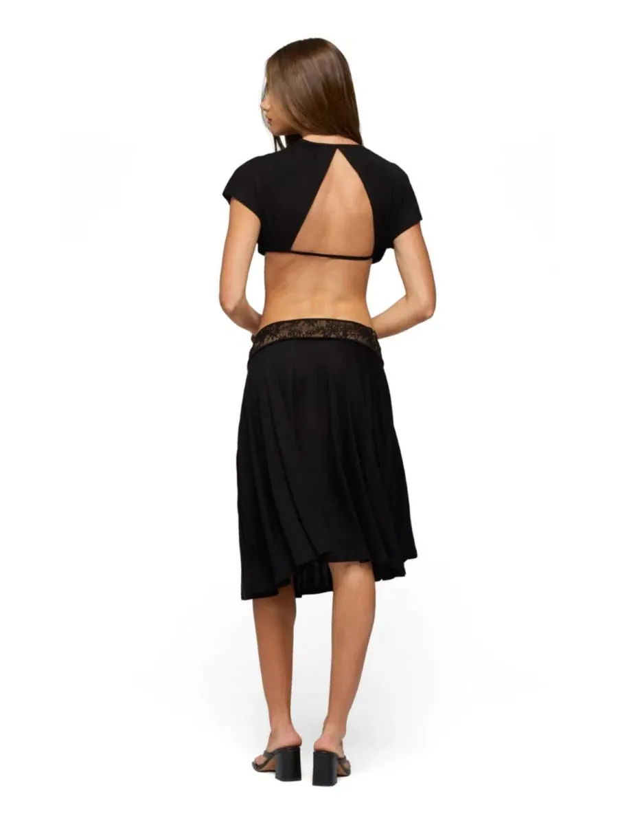 Топ-кроп с завязками спереди и открытой спиной Kaylea Tie Front Backless Edikted — изображение 3 из 5, черный