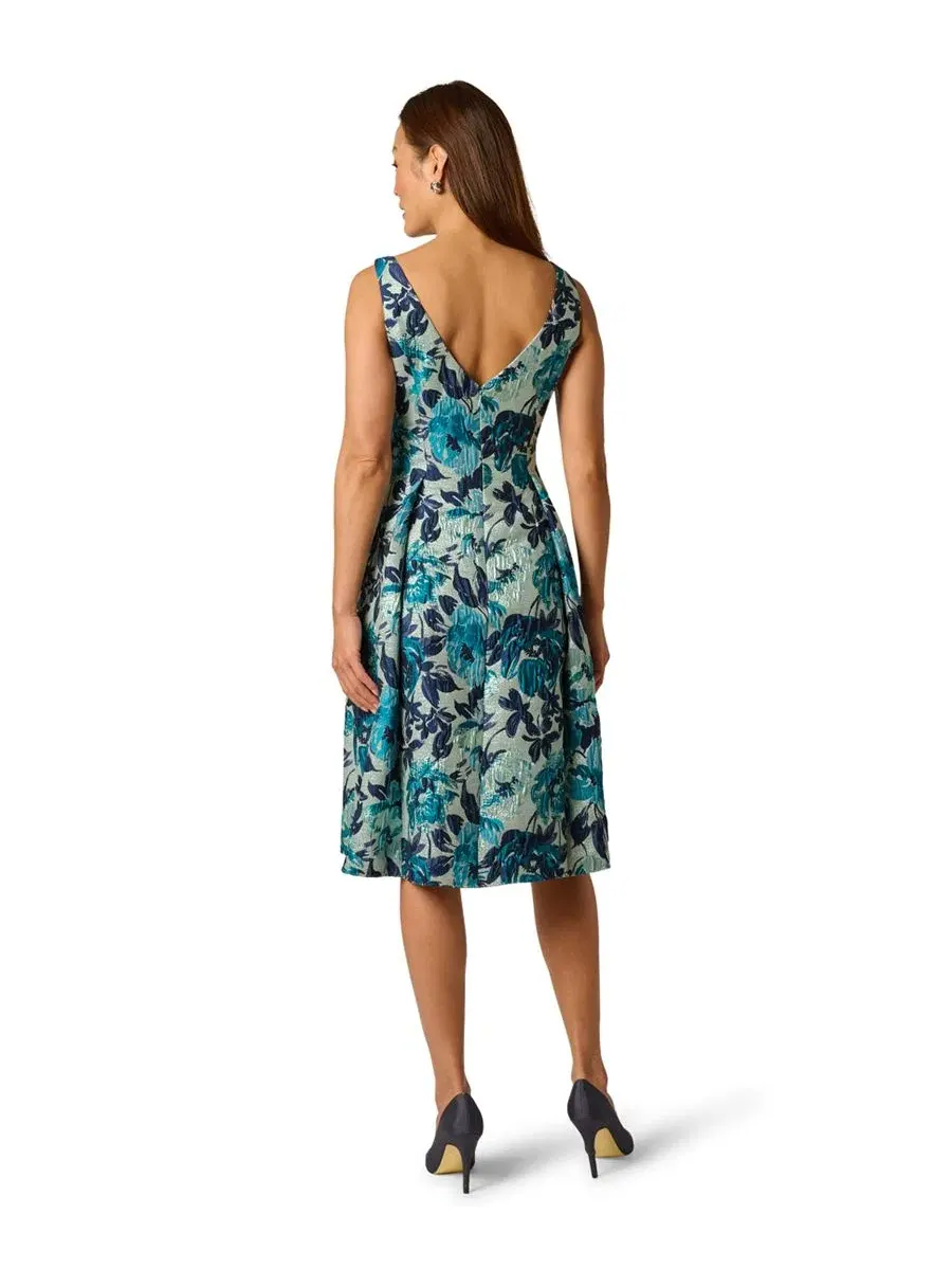 Укороченное платье без рукавов с вырезом-лодочкой Adrianna Papell — изображение 3 из 4, синий мульти