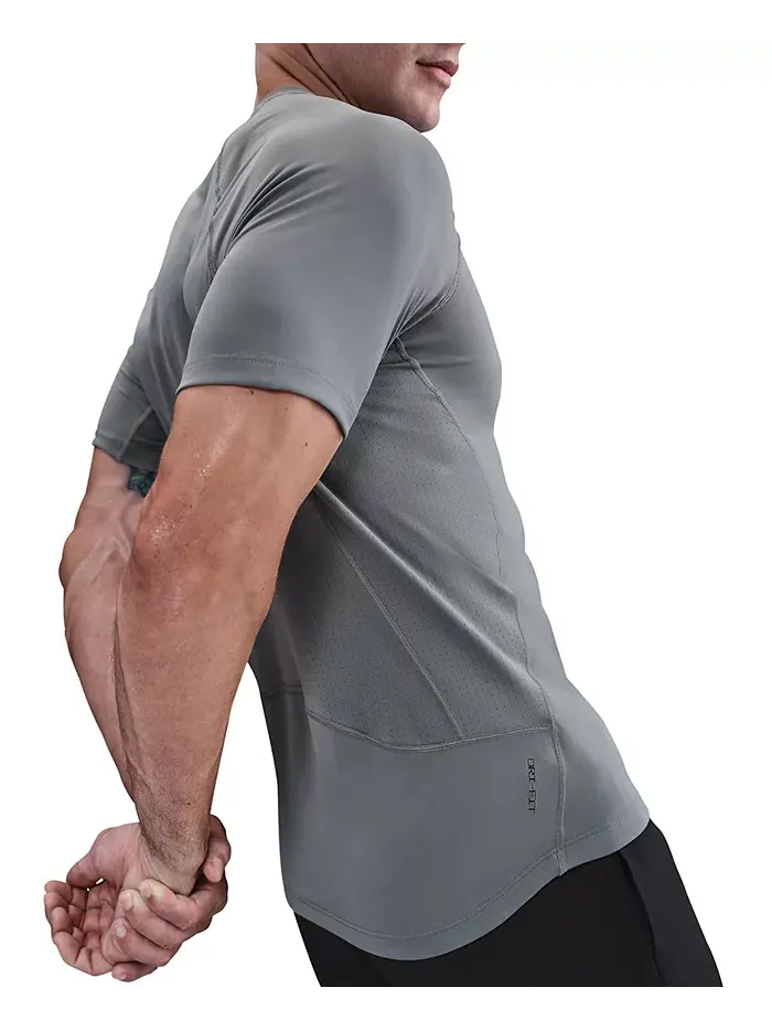 Мужская профессиональная тренировочная футболка Dri-Fit с коротким рукавом Nike — изображение 3 из 4, серый/черный