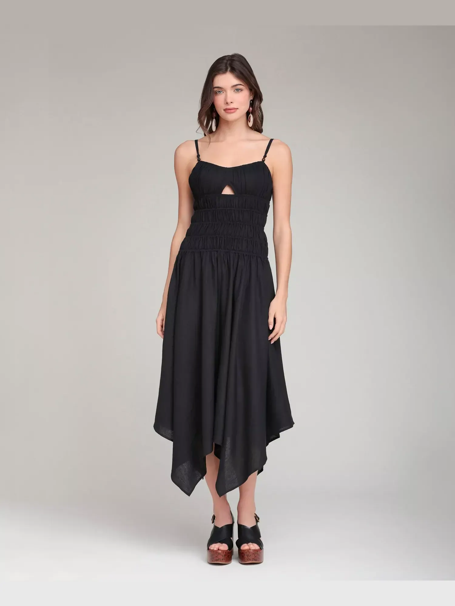 Платье Avec Les Filles Shirred Handkerchief Hem Linen Blend Asymmetric Midi — изображение 1 из 5, черный