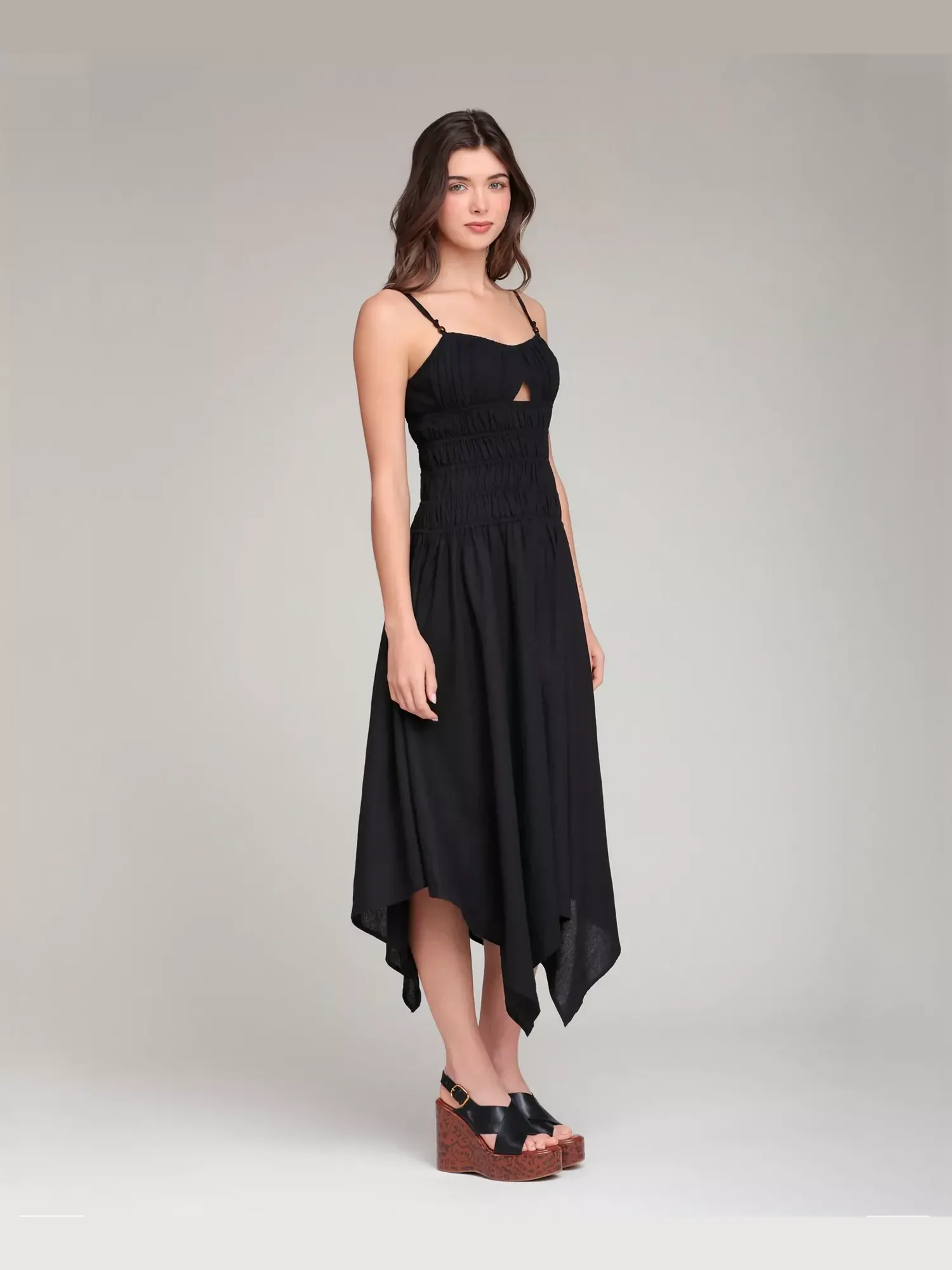 Платье Avec Les Filles Shirred Handkerchief Hem Linen Blend Asymmetric Midi — изображение 3 из 5, черный