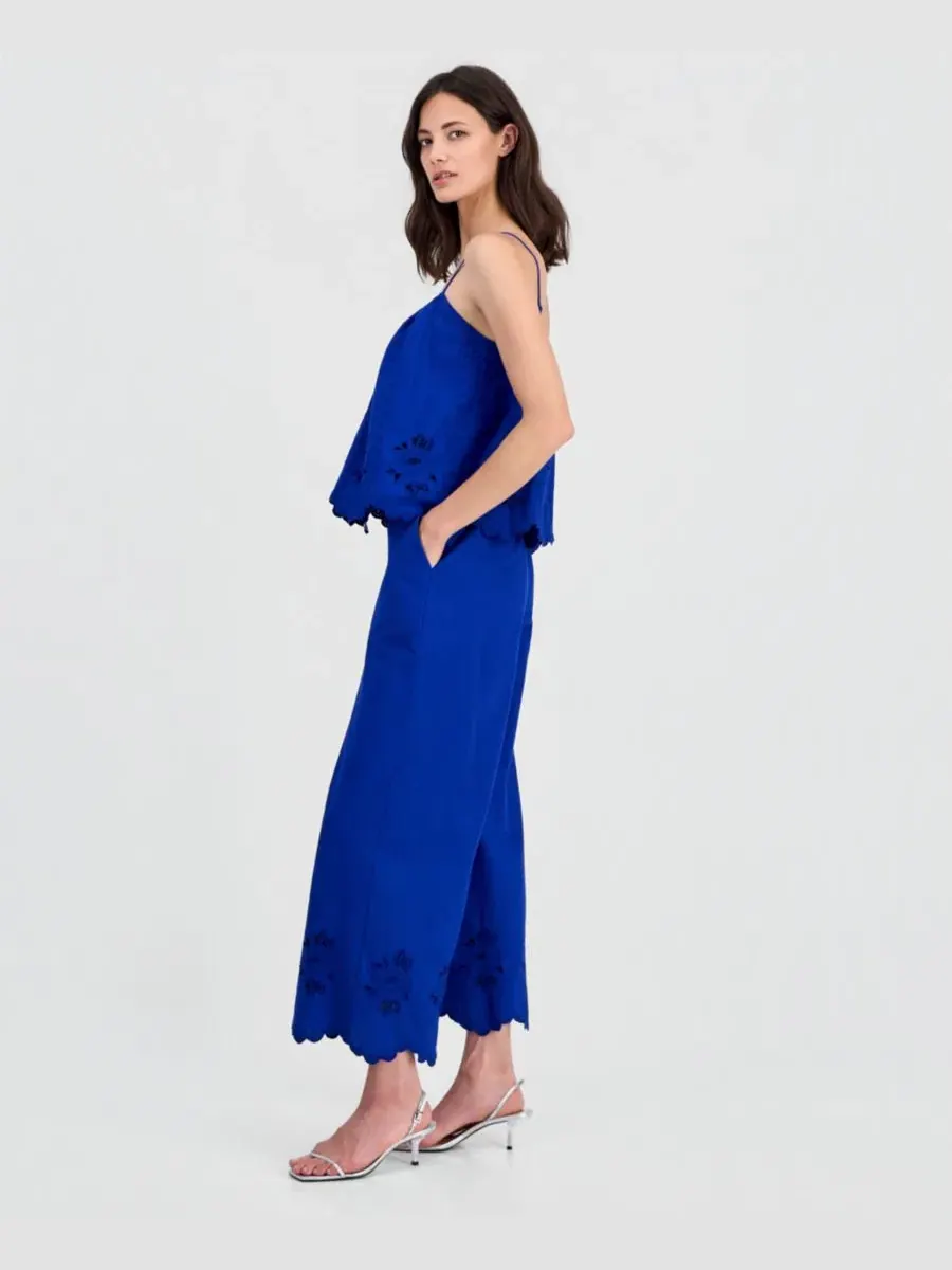 Брюки женские с вышивкой и фигурным краем, модель Cutwork-Hem On 34th — изображение 2 из 4, синий