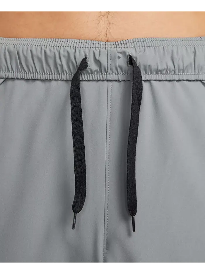 Мужские тренировочные брюки Form Dri-FIT стандартной посадки с сужением к низу Nike — изображение 5 из 7, серый/черный