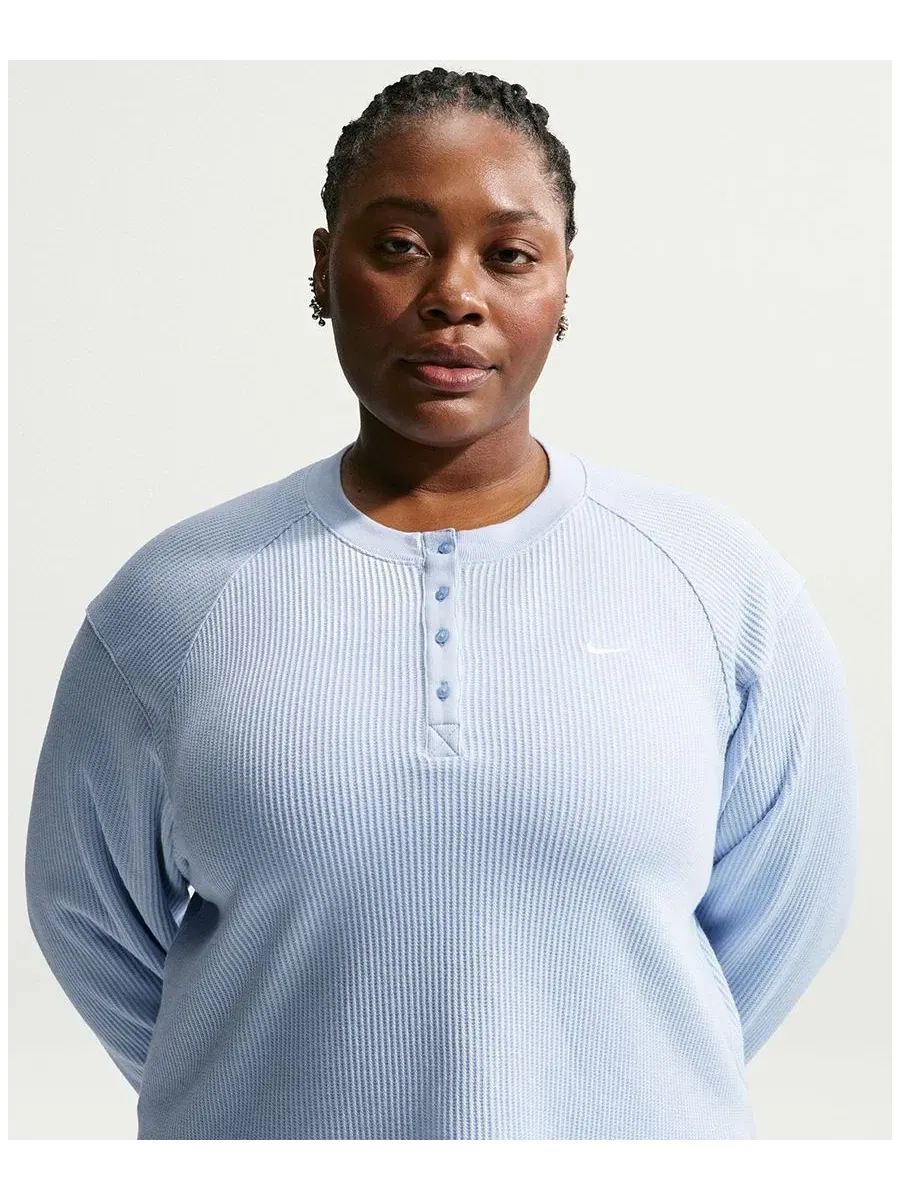 Топ-лонгслив оверсайз с хенли-вырезом Nike Sportswear Chill Waffle Plus Size — изображение 3 из 6, синий