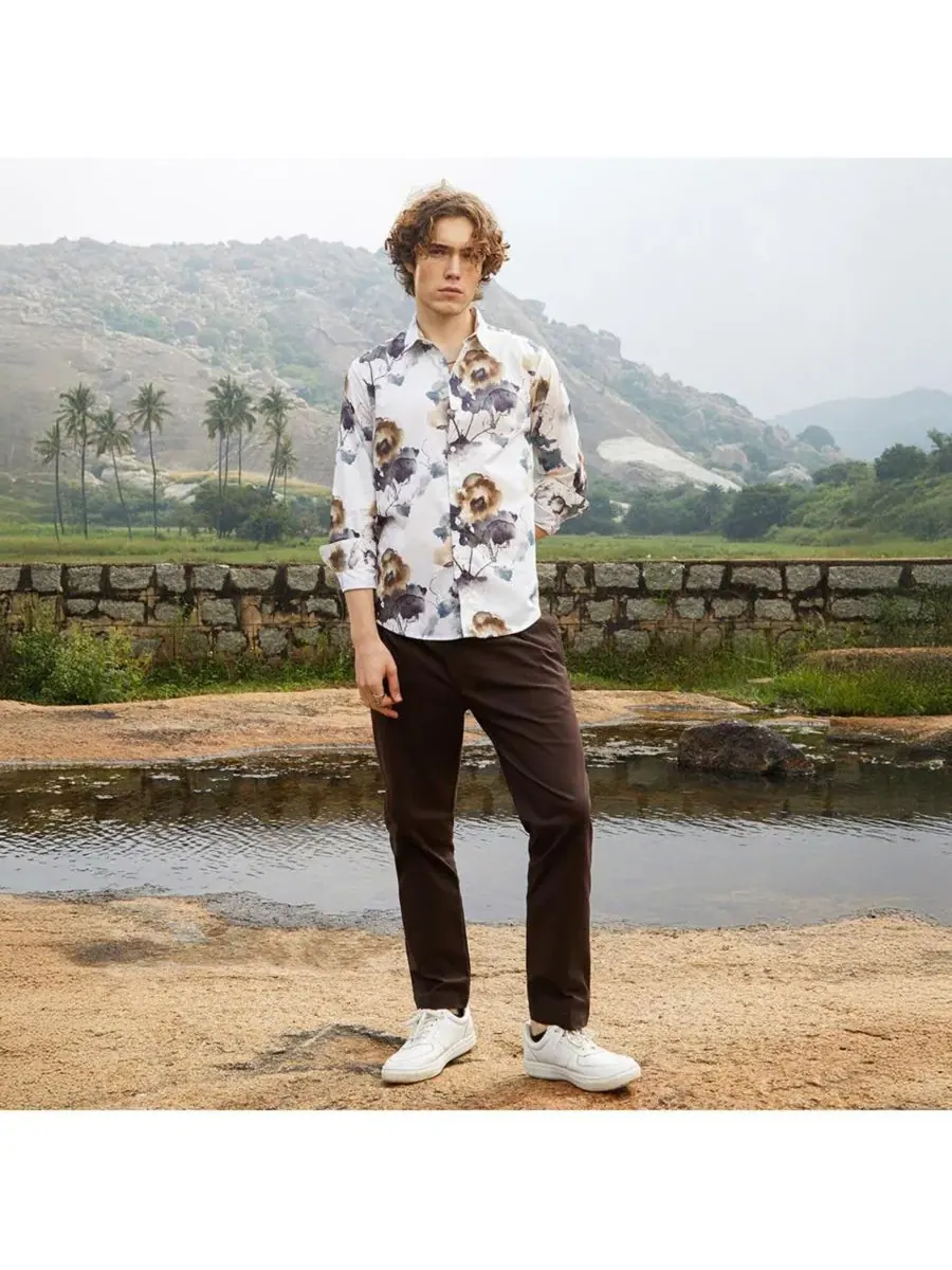Campus Sutra Мужская рубашка Off-White с пятнами землистого оттенка — изображение 5 из 6, белый